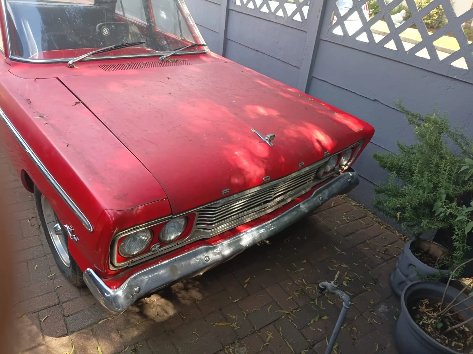 A closer view of the bonnet, grille, headlights and front bumper, documenting the visible exterior condition.